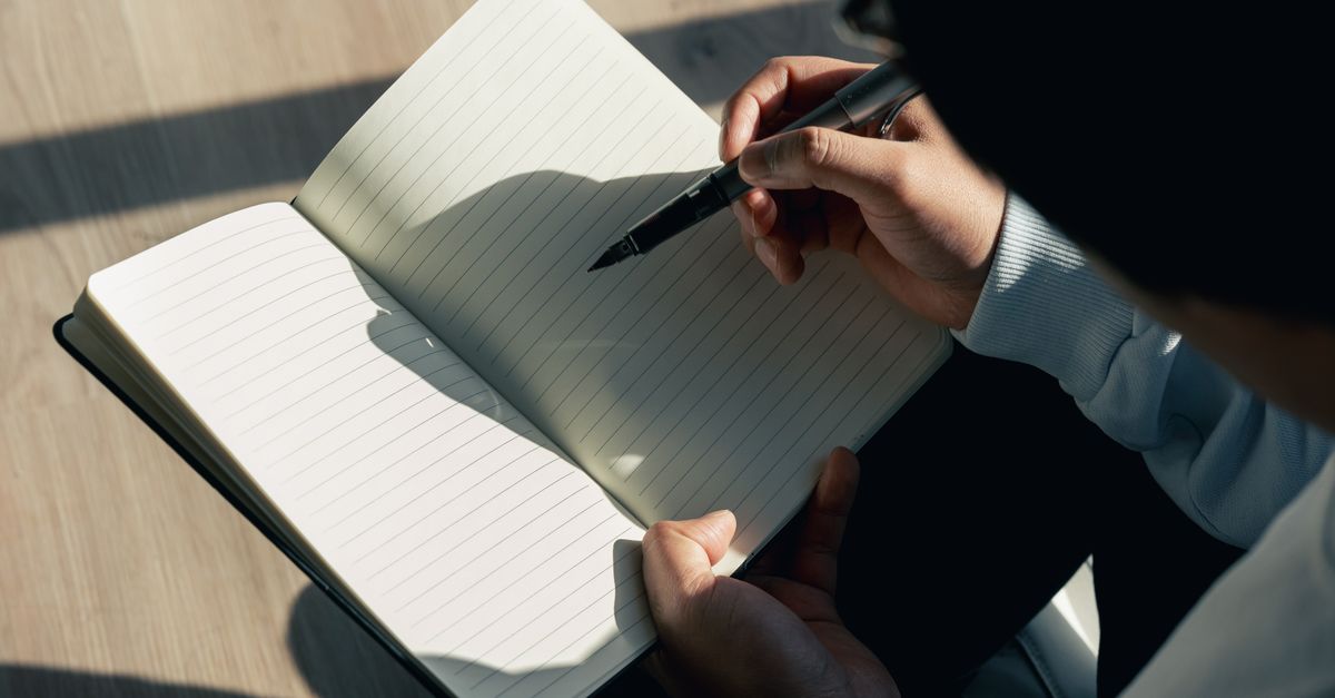 Живой эксперт пишет работу вручную
